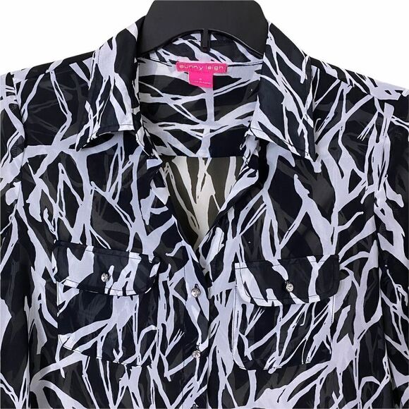 Sunny Leigh Black & White Sheer Graphic Print Button Down Blouse Size Small - Picture 2 of 7